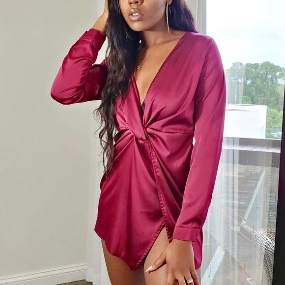 Too short I’m 5’11. Worn for a shoot! ❤️ - Picture 3 of 4